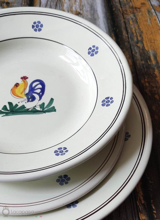 Set Piatti in ceramica – decoro Gallo - diam. 24 cm - Lacapasa.com
